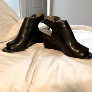 Bandolino black wedge sandal sz7